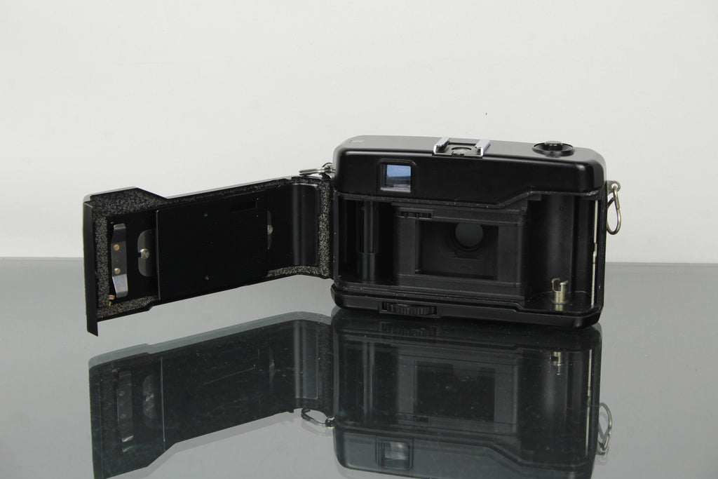 Yashica ME 1