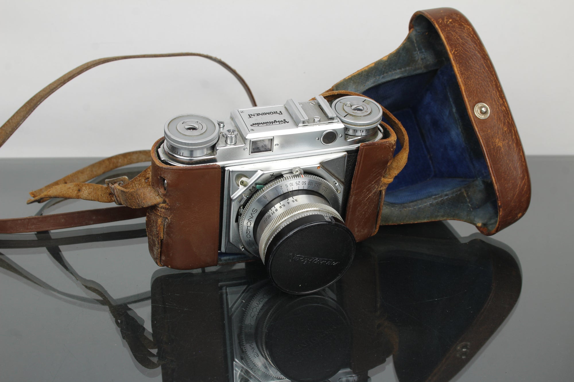 Voigtlander Prominent + 50mm f/1.5 Nokton lionsa
