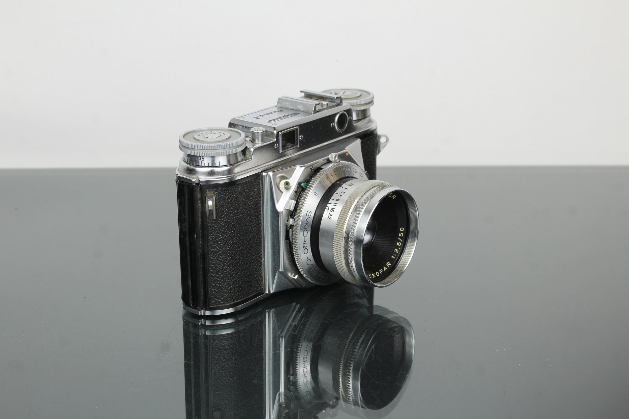Voigtlander Prominent + 50mm f/1.5 Nokton lionsa