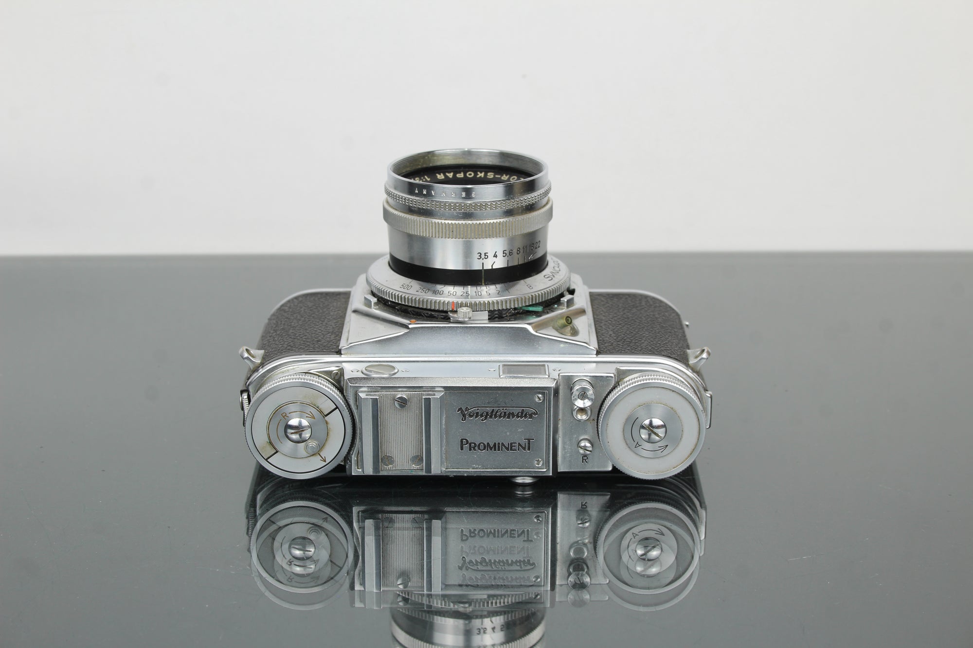 Voigtlander Prominent + 50mm f/1.5 Nokton lionsa