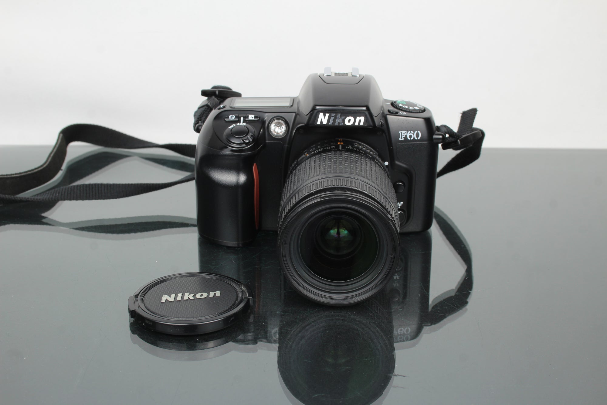 Nikon F60 + AF Nikkor 28-80mm 1:3.5-5.6 D lionsa
