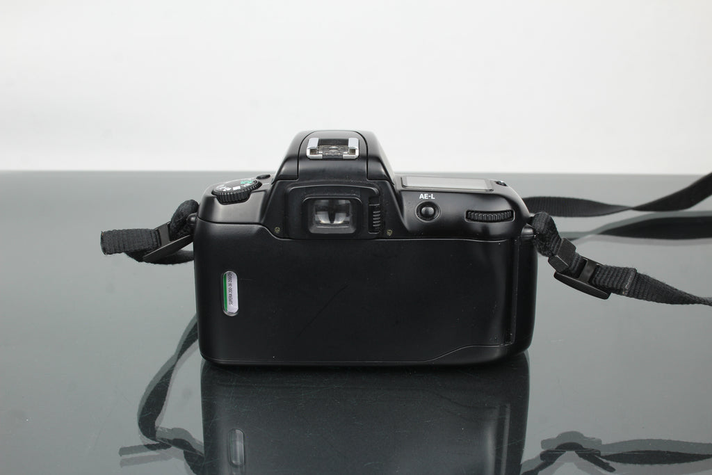 Nikon F60 + AF Nikkor 28-80mm 1:3.5-5.6 D lionsa