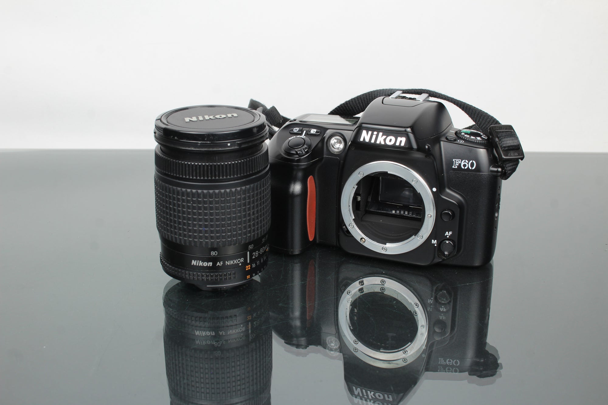 Nikon F60 + AF Nikkor 28-80mm 1:3.5-5.6 D lionsa