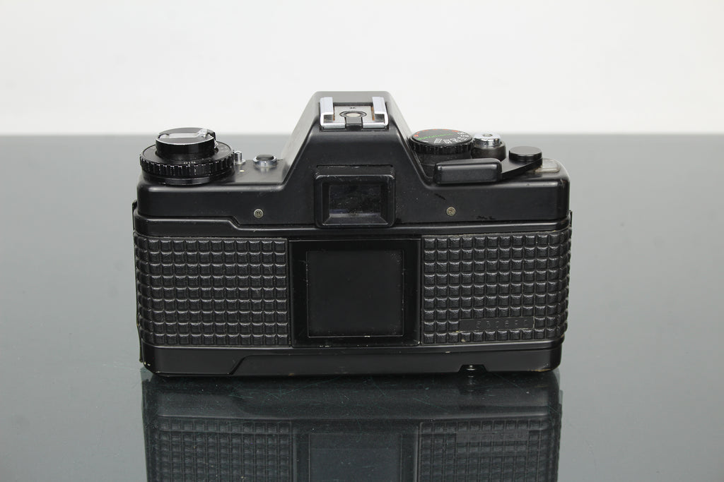 <tc>Praktica</tc> B200 leictreonach +  <tc>Praktica</tc>r 50mm 1.8 lionsa