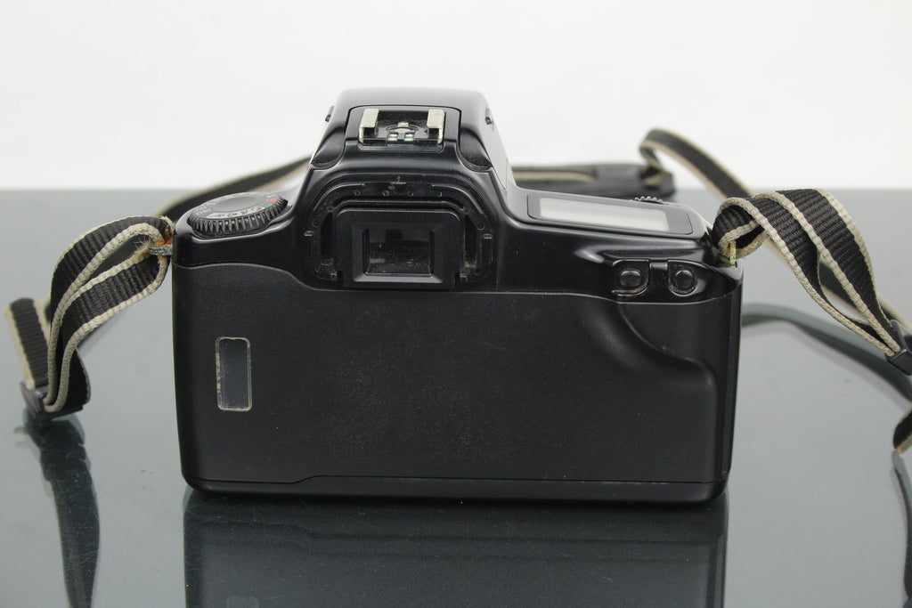Canon EOS 1000f + 35-80mm 1:4-5.6 lionsa