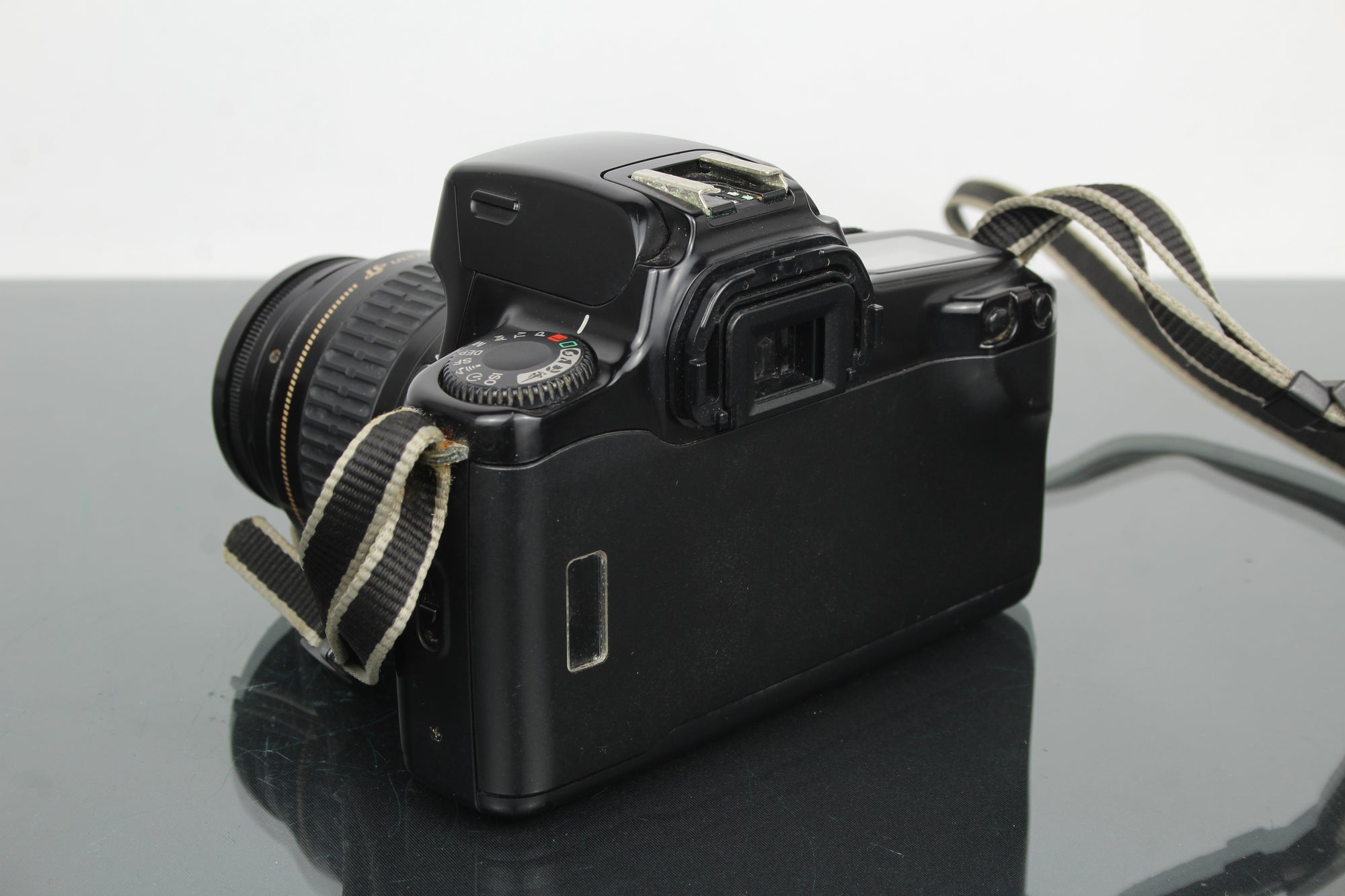 Canon EOS 1000f + 35-80mm 1:4-5.6 lionsa
