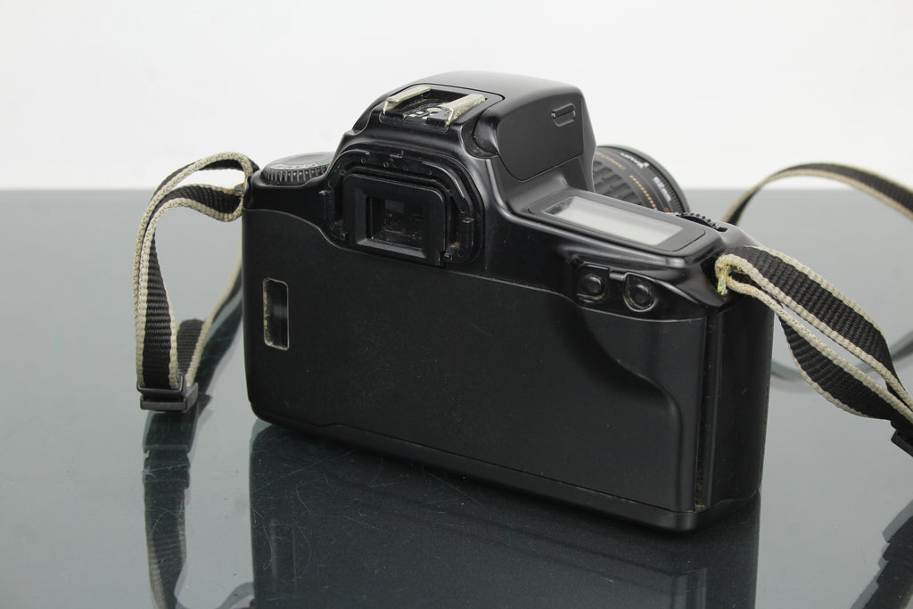 Canon EOS 1000f + 35-80mm 1:4-5.6 lionsa
