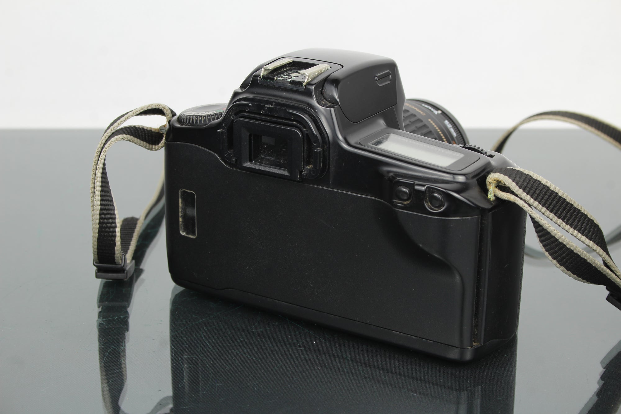 Canon EOS 1000f + 35-80mm 1:4-5.6 lionsa