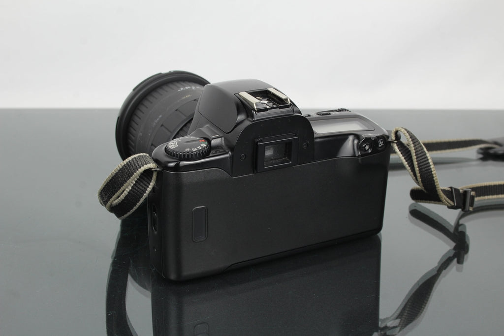 Canon EOS RebelX S + 28 - 105mm 1:2.8 - 4 Canon EF lens - Dutch|Thrift