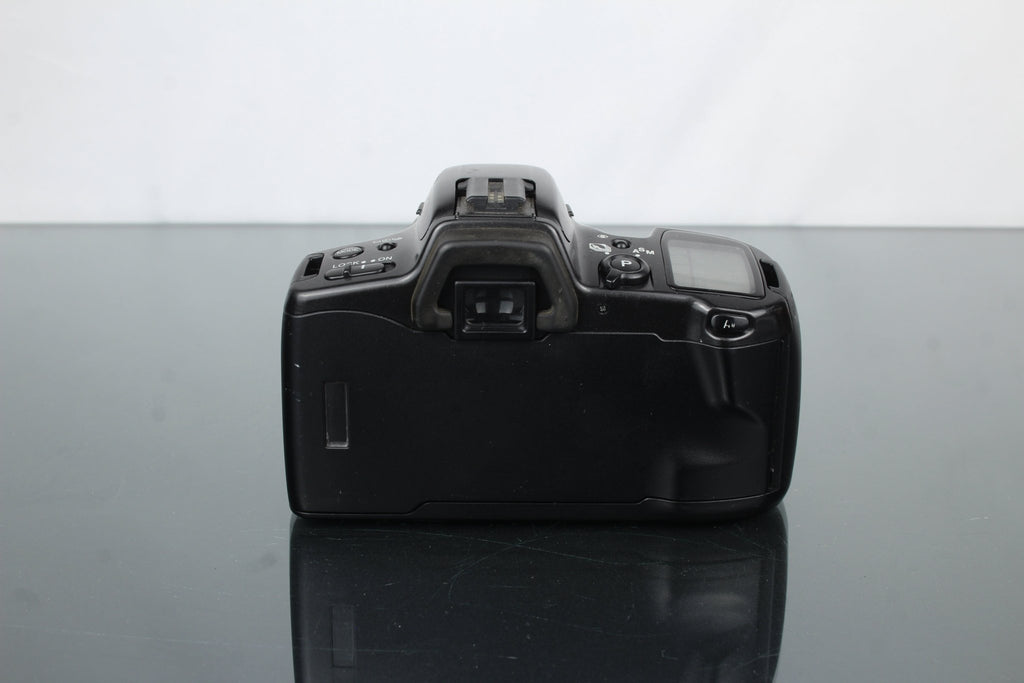 Minolta Dynax 500si + Minolta 28 - 105mm 1:3.5 - 4.5 - Dutch|Thrift