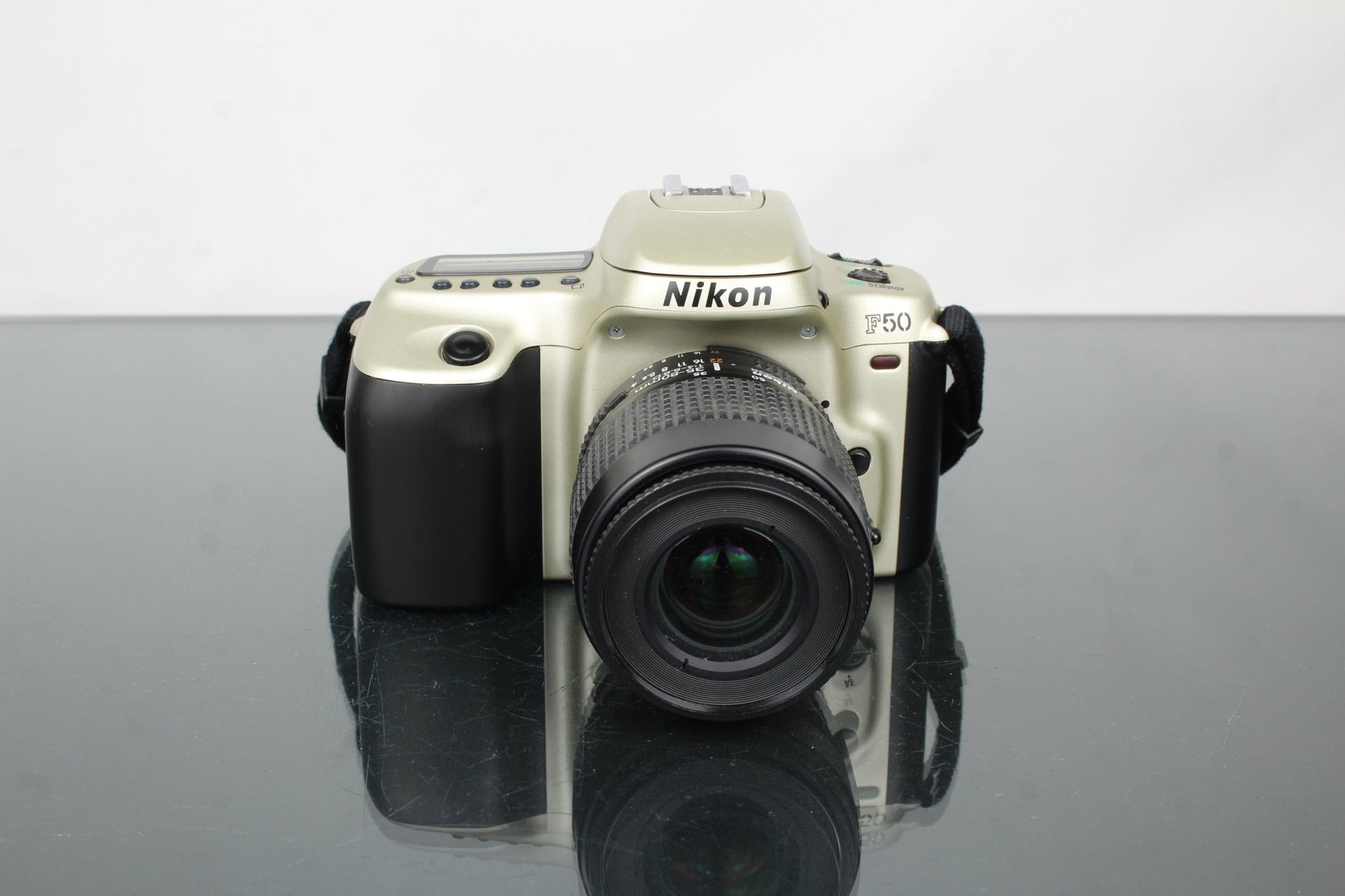 Nikon F50 + Nikon 35 - 80mm 1:4 - 5.6 lens - Dutch|Thrift