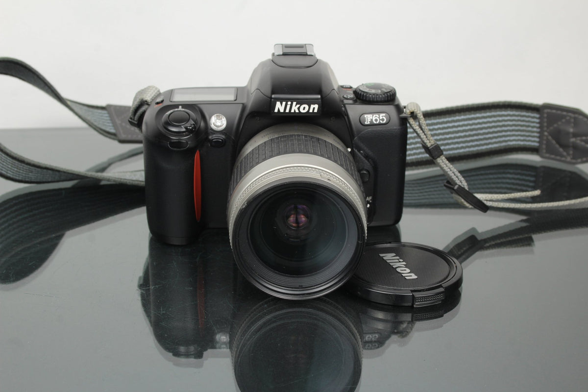 Nikon F65 + Nikon AF Nikkor 28 - 80mm 1:3.3 - 5.6G - Dutch|Thrift