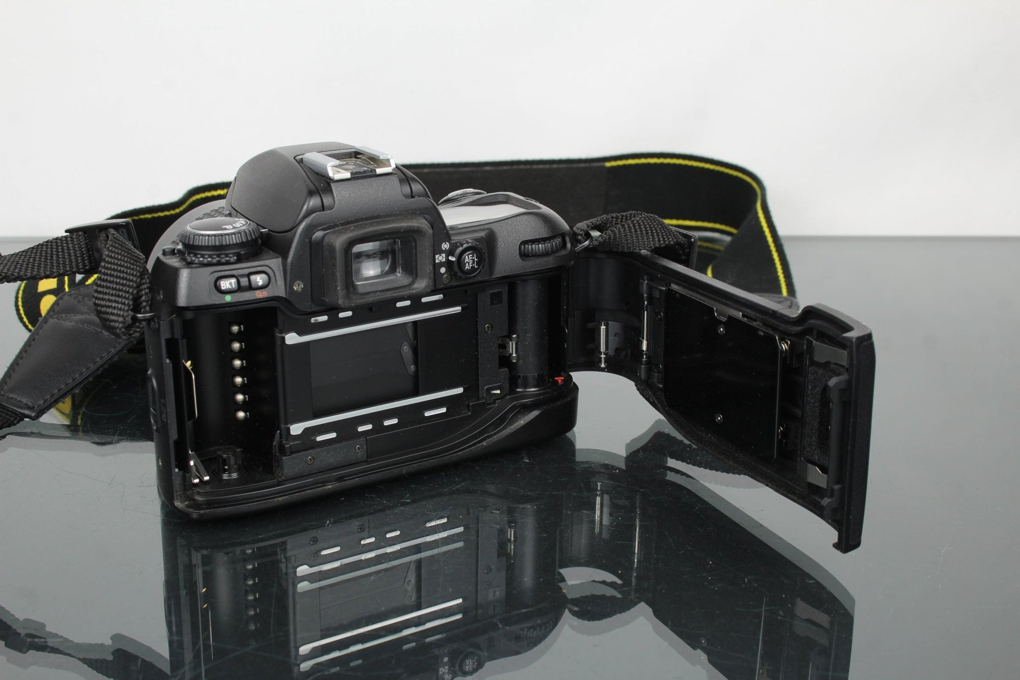 Nikon F80 + 35 - 80mm 1:4 - 5.6 Nikon lens - Dutch|Thrift