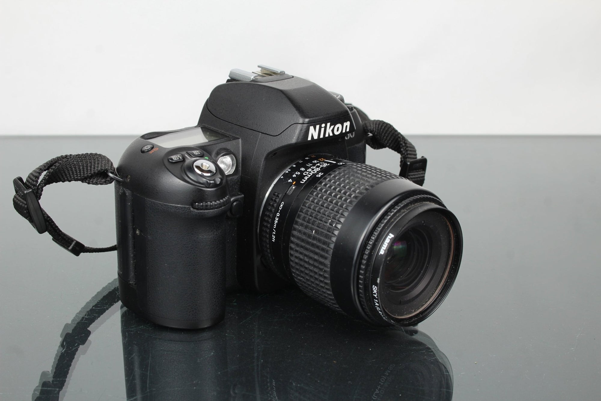 Nikon F80 + 35 - 80mm 1:4 - 5.6 Nikon lens - Dutch|Thrift