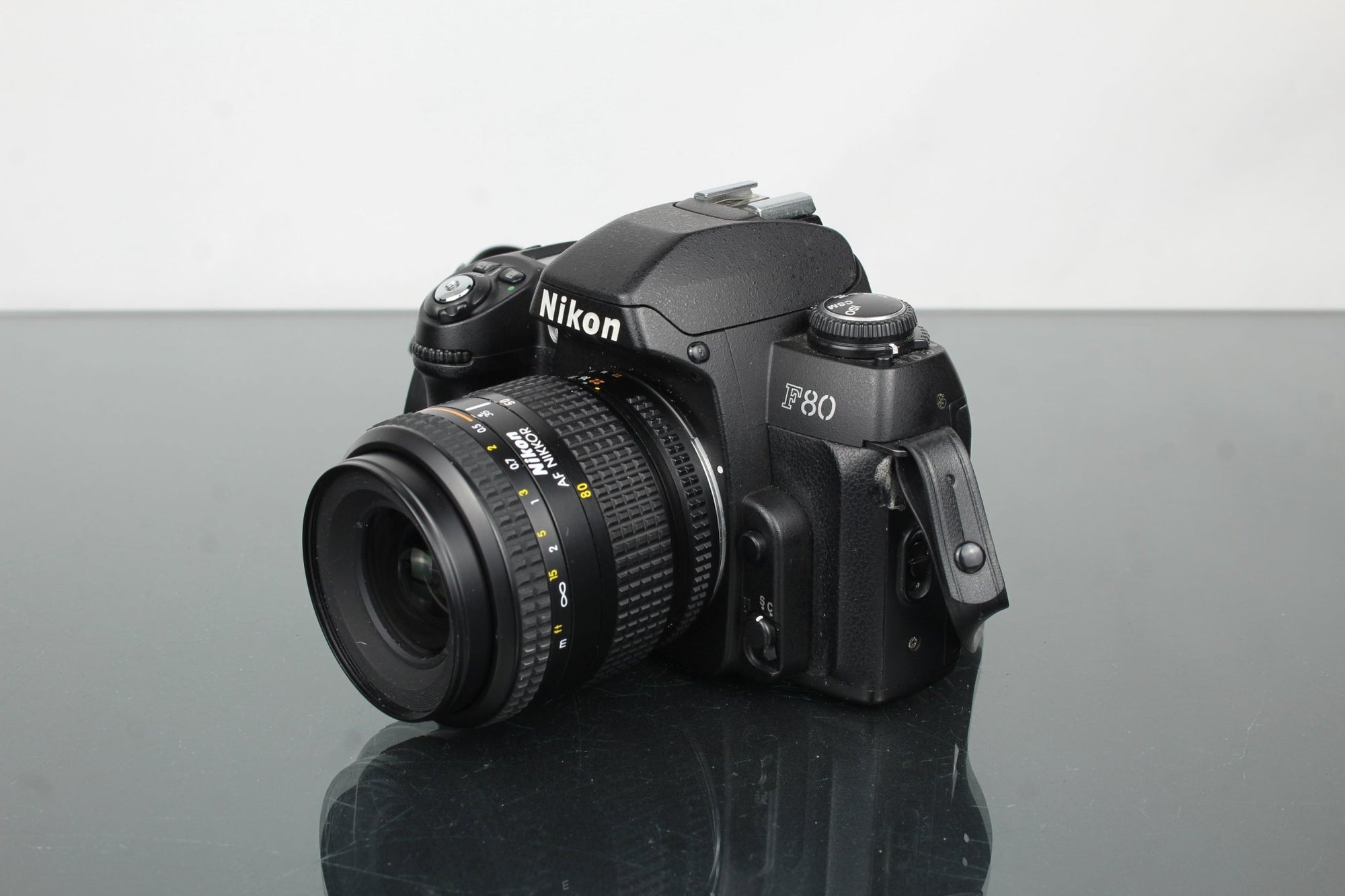 Nikon F80 + Nikon 35 - 80mm 1:4 - 5.6 lens - Dutch|Thrift