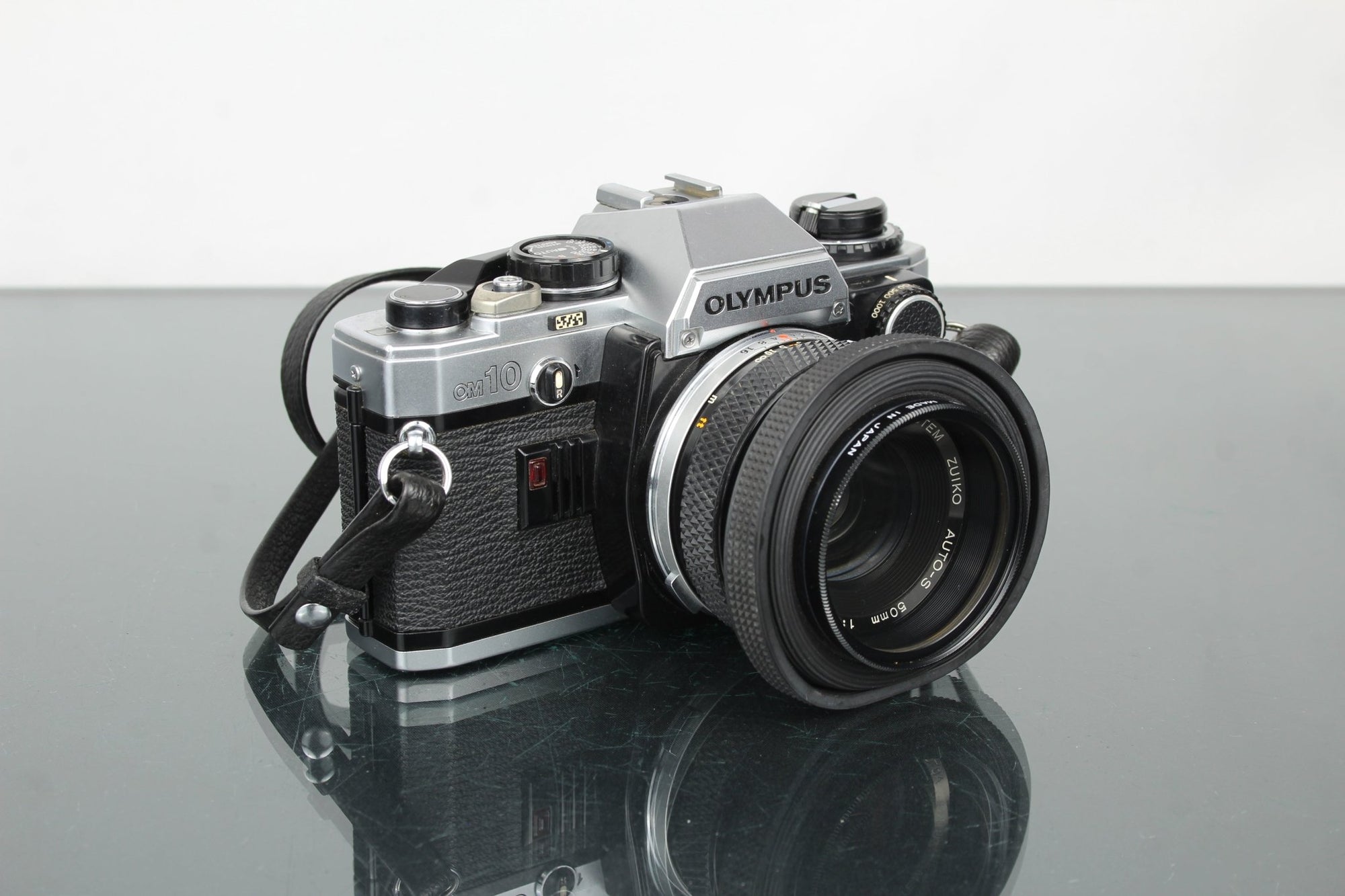 Olympus OM 10 + Olympus OM 50mm 1:1.8 - Dutch|Thrift