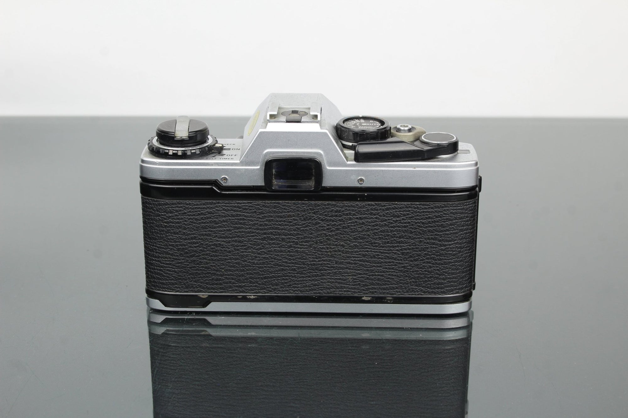 Olympus OM10 + Olympus 1:1.8 50mm lens - Dutch|Thrift