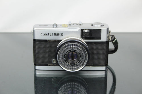 Olympus Trip 35 - Dutch|Thrift