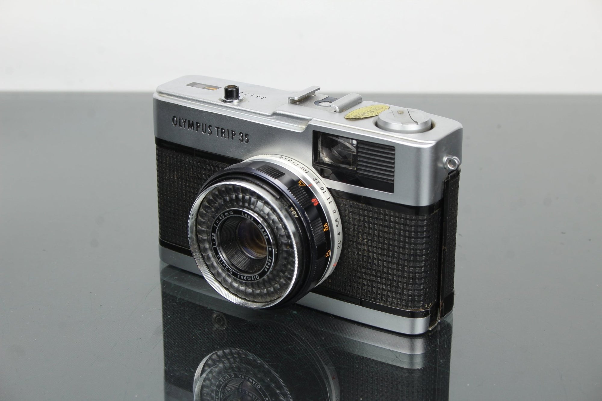 Olympus Trip 35 - Dutch|Thrift