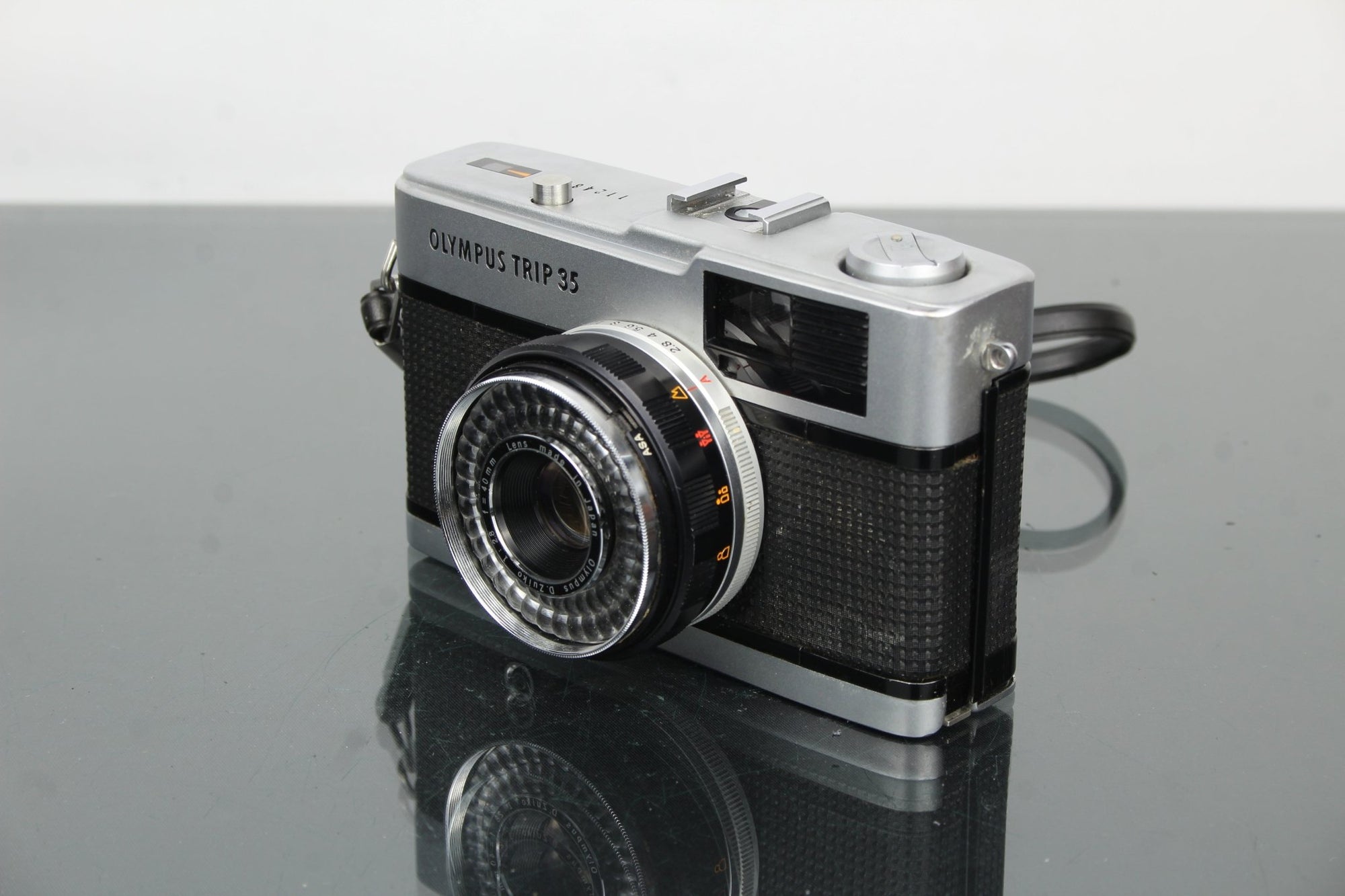 Olympus Trip 35 - Dutch|Thrift