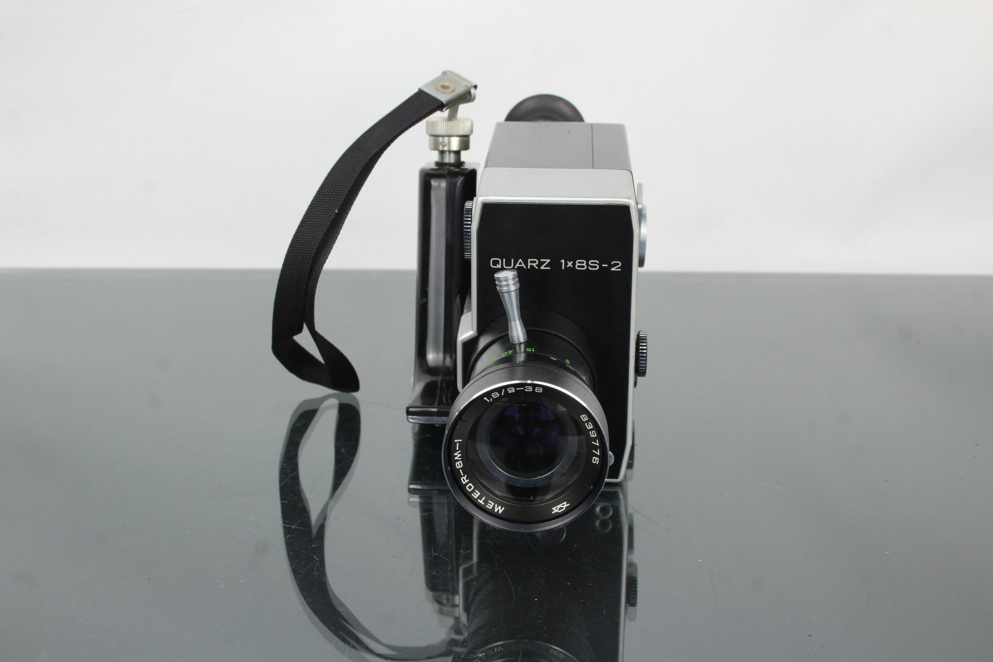 Quarz 1x8S - 2 + Meteor - 8M - 1 1.8/9 - 38 lens - Dutch|Thrift