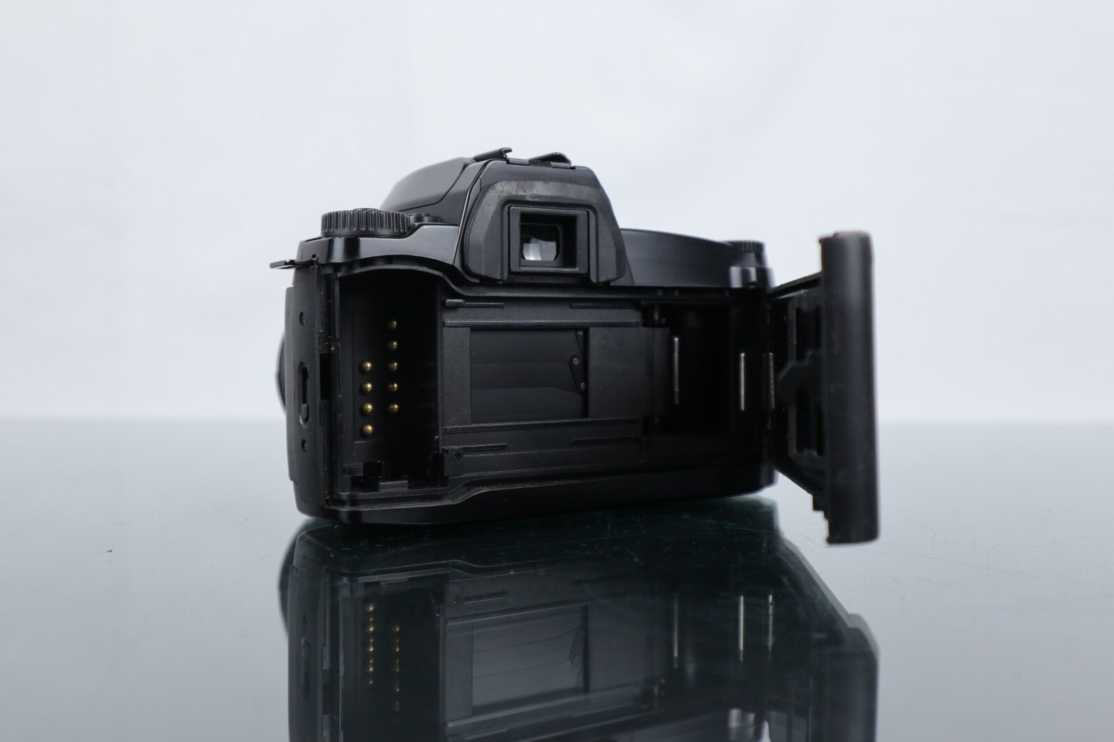 📷 Sigma SA - 300 | 35mm SLR Film Camera | Sigma DL Zoom 35 - 80mm 1:4 - 5.6 Lens - Dutch|Thrift