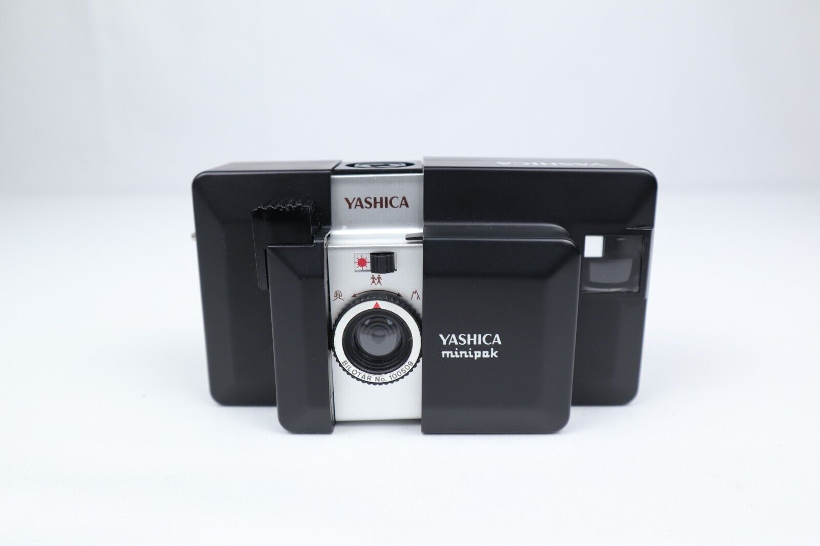 Yashica Minipak | 35mm point & Shoot Camera | Black - Dutch|Thrift